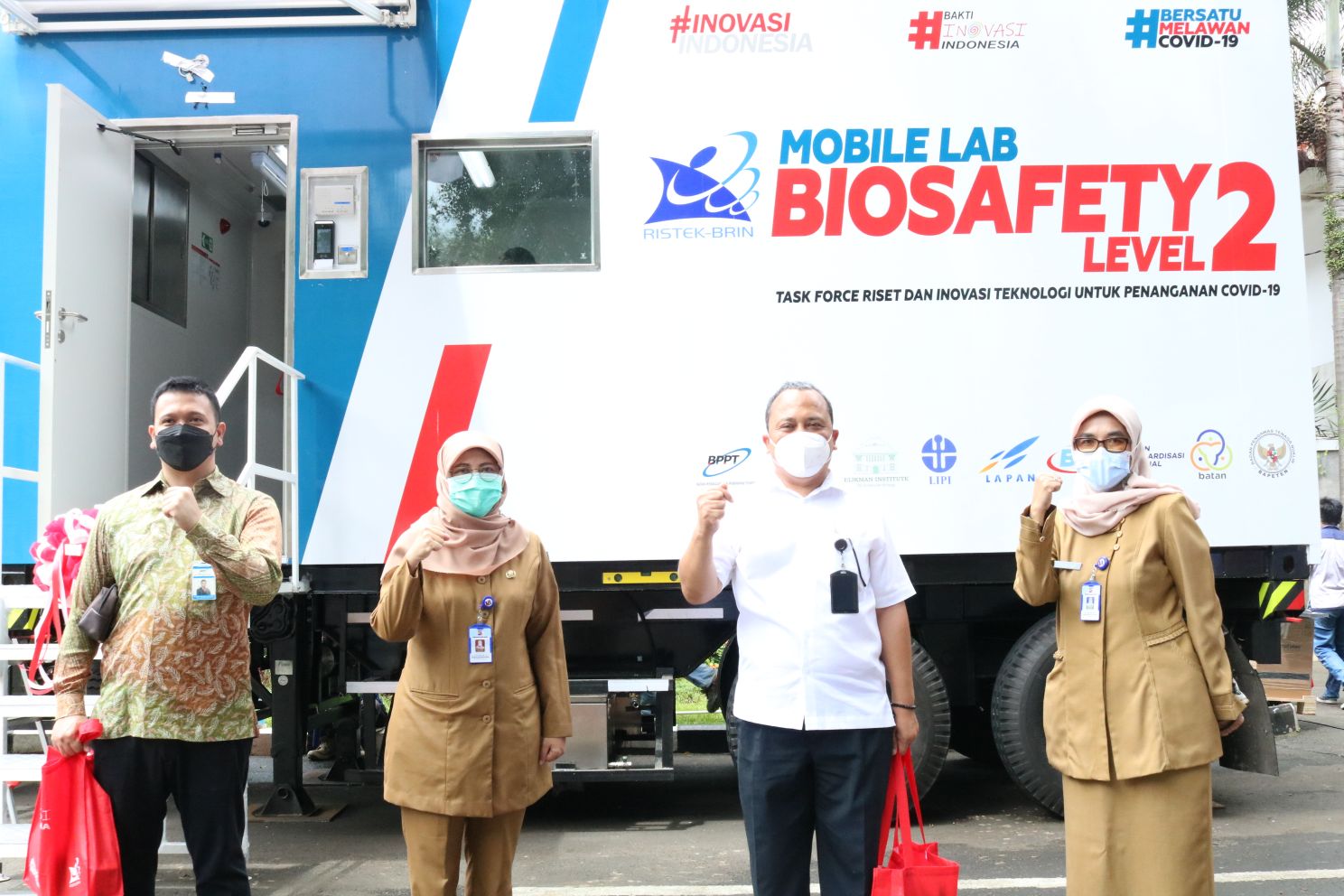 Penyerahan Unit Mobile Laboratory Biosafety Level 2