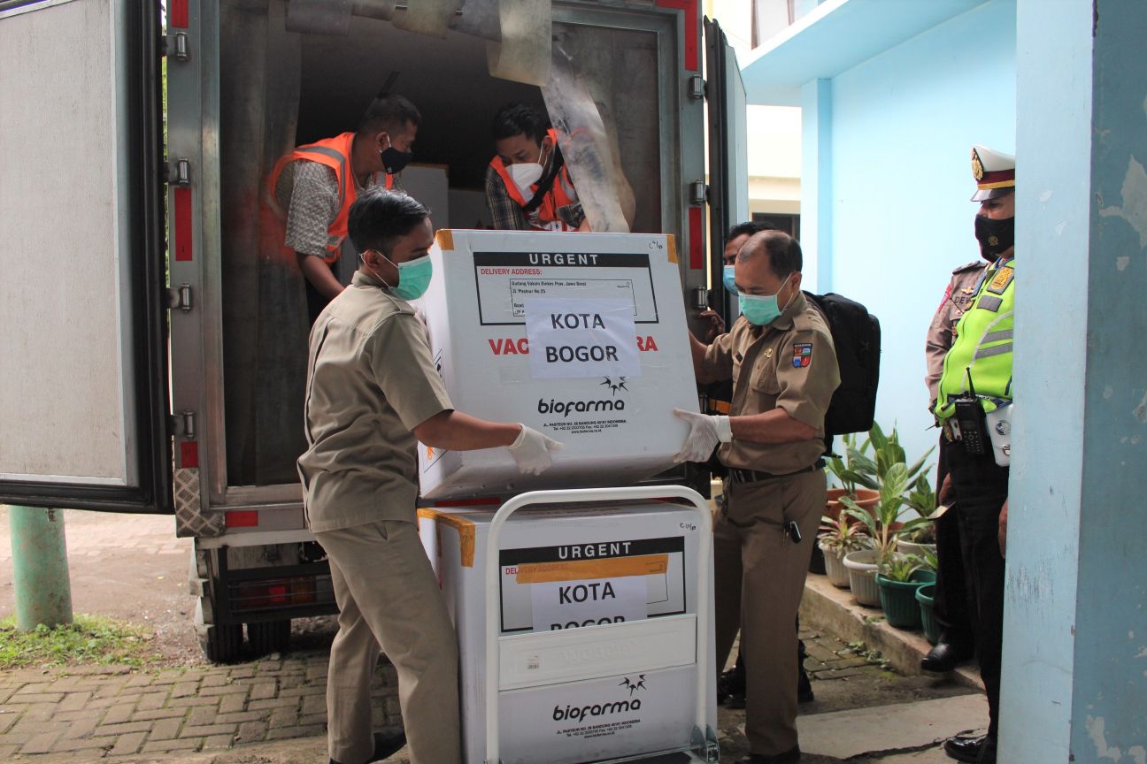 Distribusi Vaksin Covid-19 Tahap ke-2 Bagi Tenaga Kesehatan dan Non Kesehatan di Kota Bogor