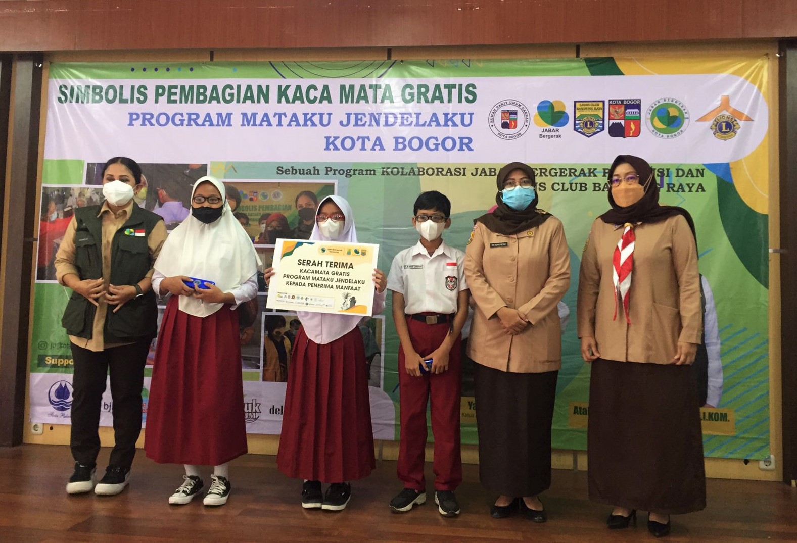 PENYERAHAN KACA MATA PROGRAM “MATAKU JENDELAKU”